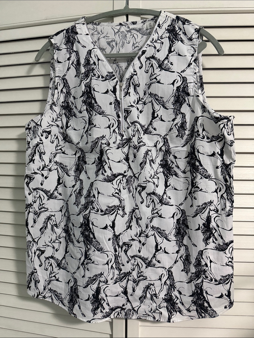 Horse print tunic top by Tahari size large